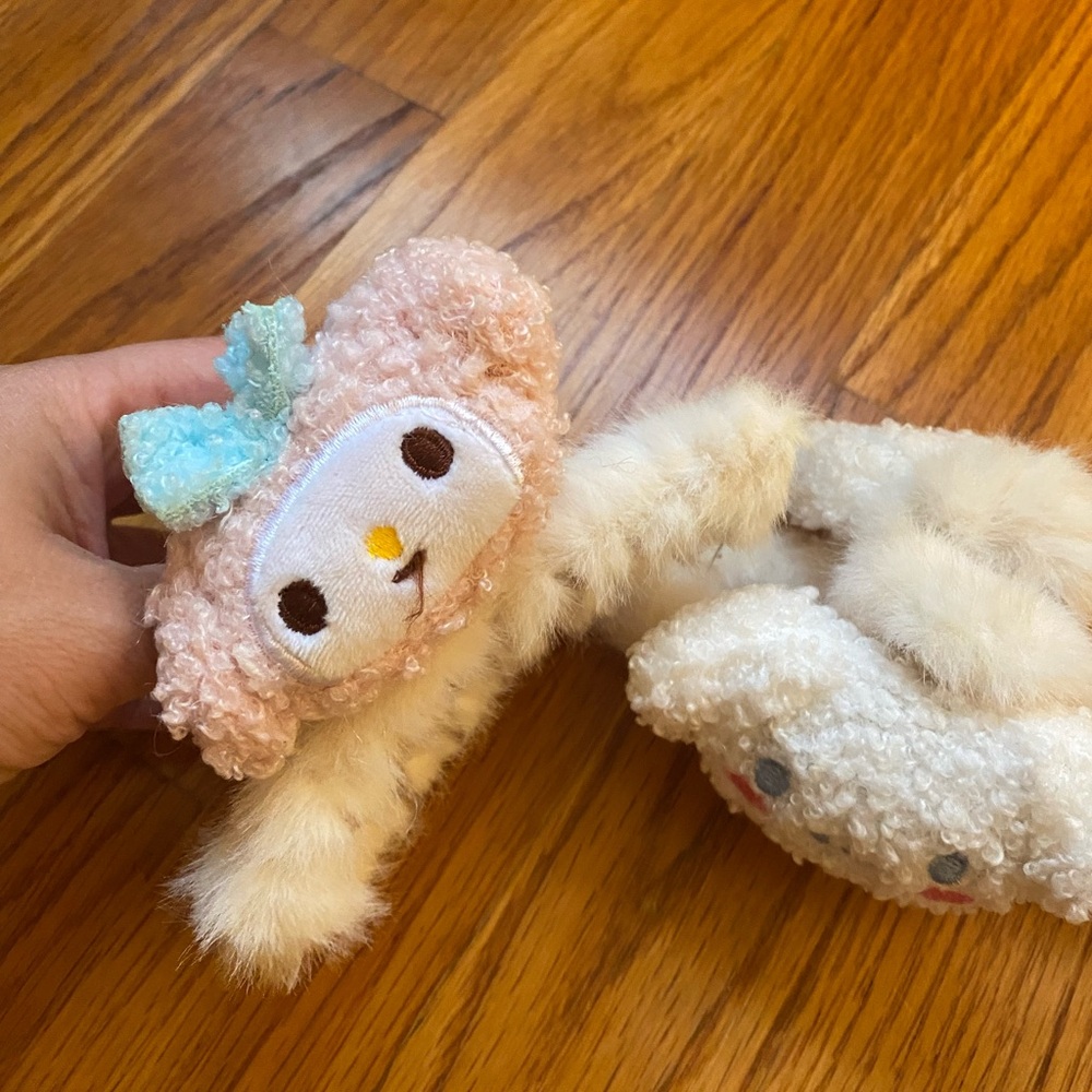 SANRIO HAIR CLIP TWO FUZZY MELODY CINNAMOROLL